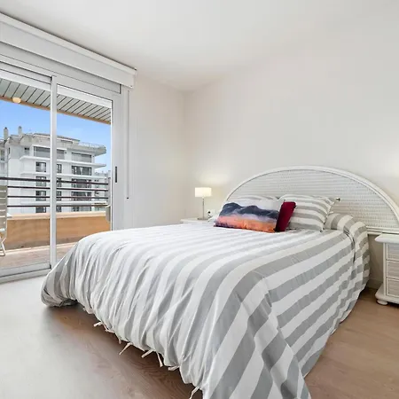 Luxury With Sea View And Parking Apartment *